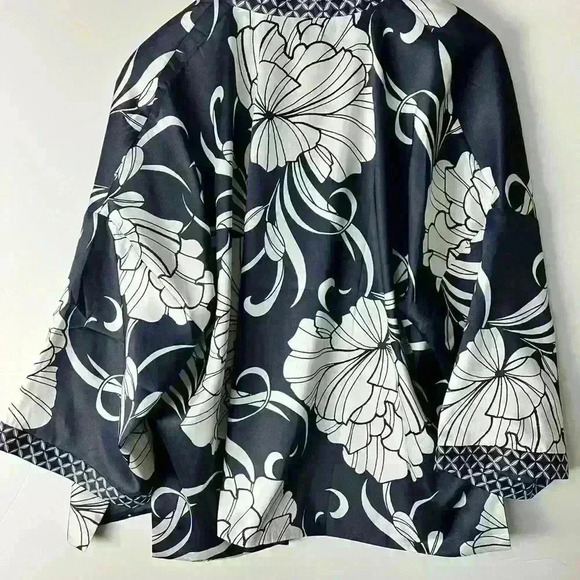 NWT! Chico’s Kasbah Short Kimono Covering Ruana - Picture 7 of 11